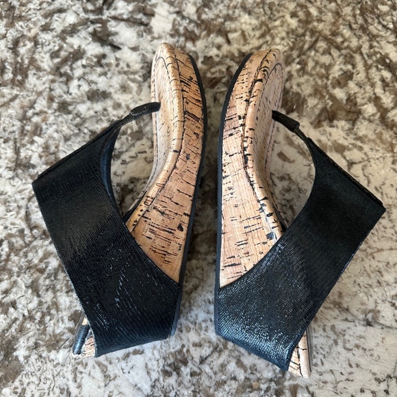 Donal J Pliner Wedge Sandals - Picture 6 of 9